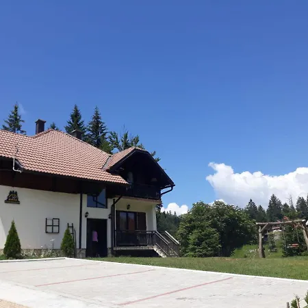 Tarski Konaci * 미트로박