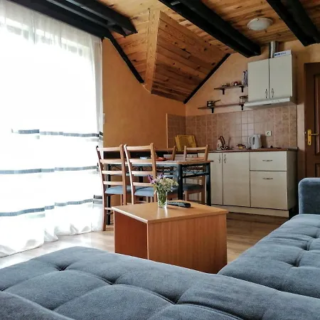 아파트 Tarski Konaci 미트로박