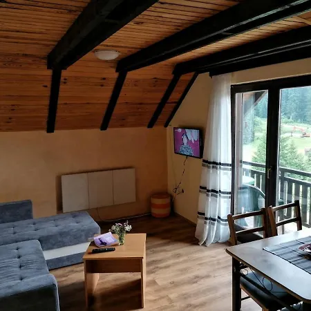 Tarski Konaci 아파트 미트로박