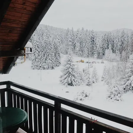 Tarski Konaci 아파트 미트로박