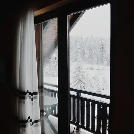 아파트 Tarski Konaci 미트로박