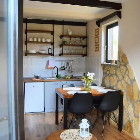 아파트 Tarski Konaci 미트로박