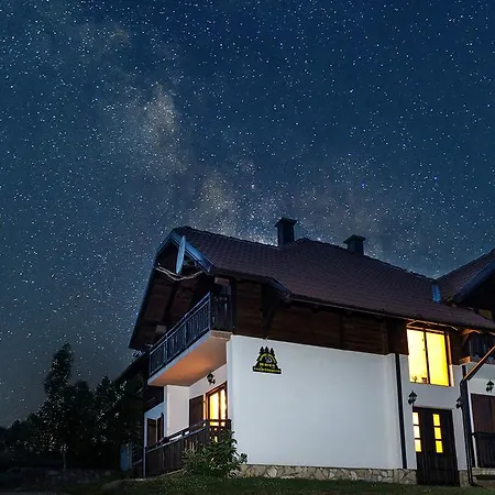 Tarski Konaci 아파트 미트로박