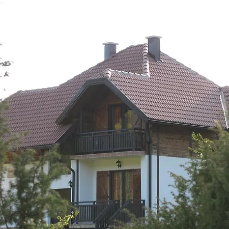 Tarski Konaci 아파트 미트로박