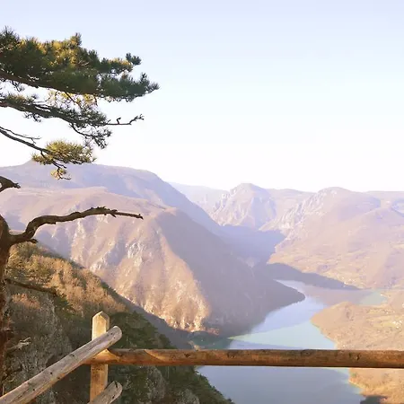 Tarski Konaci 아파트